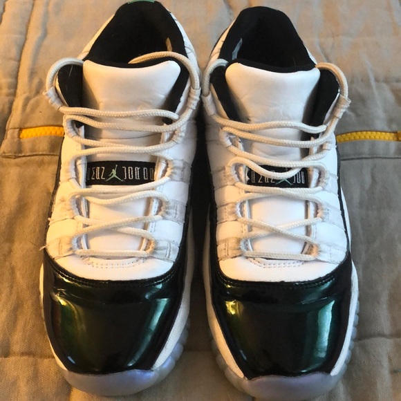 Jordan 11 low Emerald - Picture 1 of 6
